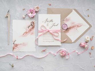 chon-phoi-thiep-cuoi